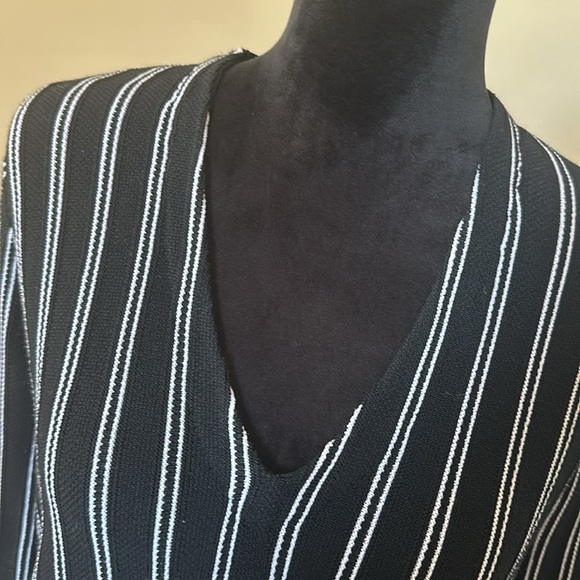 EUC KERISMA Sweater Medium - Picture 3 of 9